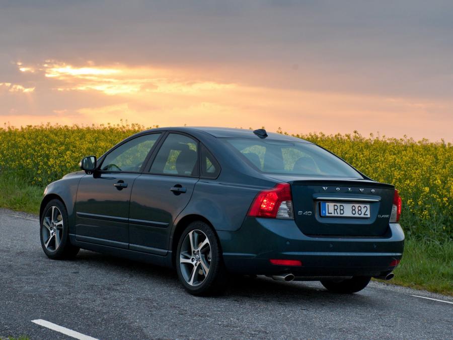  Volvo S40 Classic 2011 года  (фото 10 из 13)